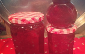 confiture de fraises en pots