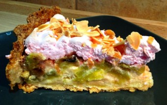 tarte à la rhubarbe meringue à la fraise part