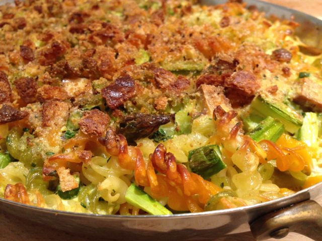 Gratin de pâtes aux Asperges vertes et Tofu fumé