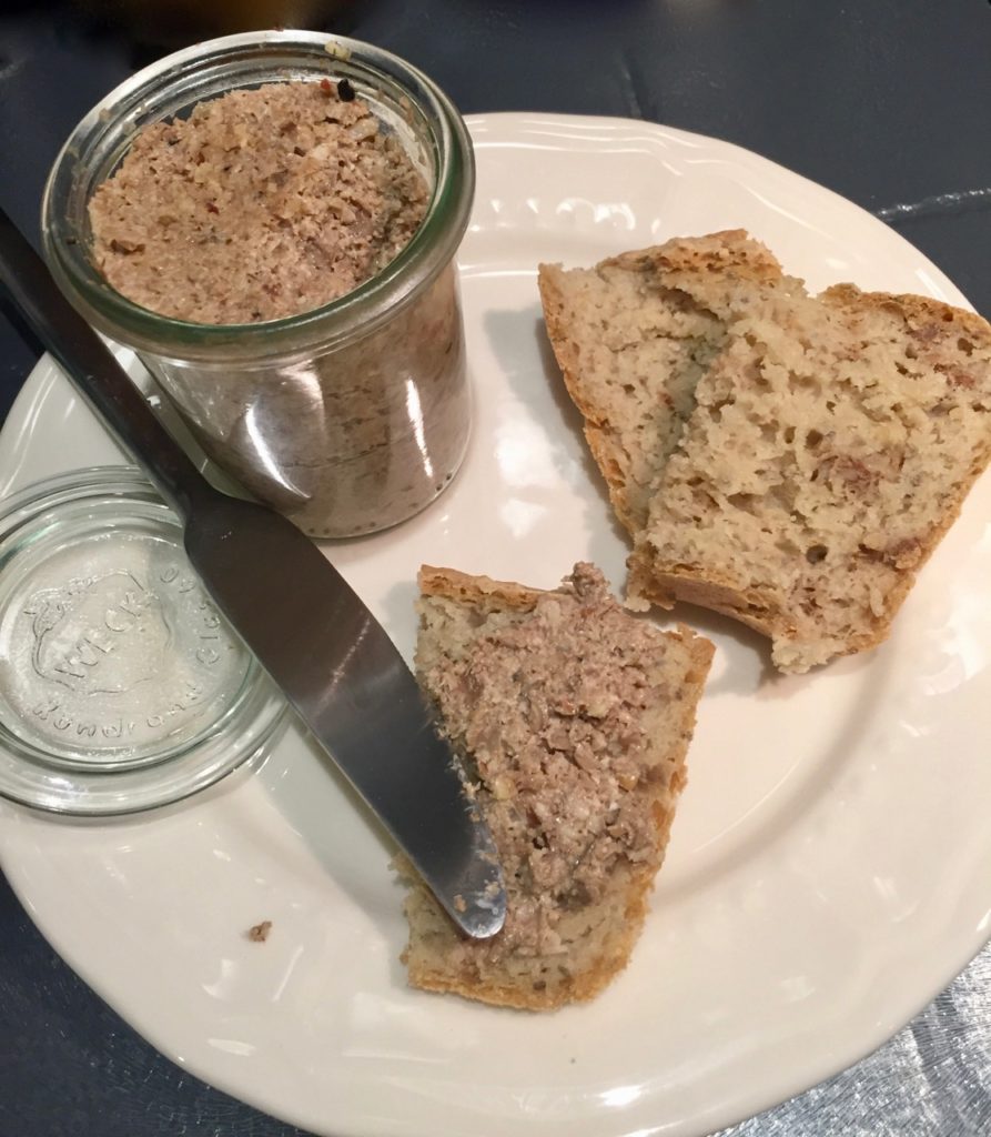 Terrine aux champignons et noix