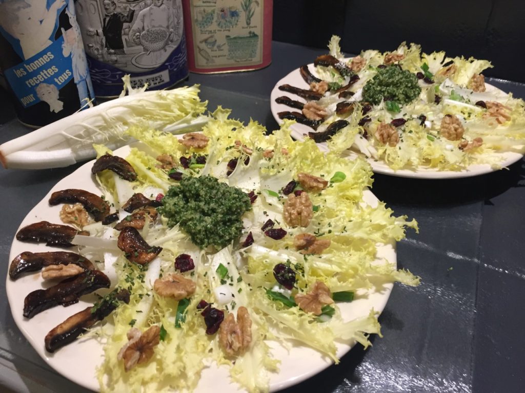 Salade de Friseline aux pesto de kale et champignons grillés - 1
